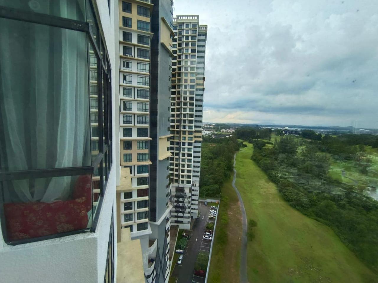 Arc Austin Hill Apartment Johor Bahru Esterno foto