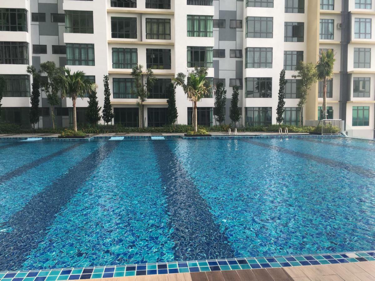 Arc Austin Hill Apartment Johor Bahru Esterno foto